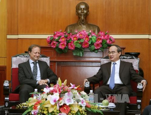 Nguyên Thiên Nhân reçoit chef de la délégation de la CE au Vietnam - ảnh 1